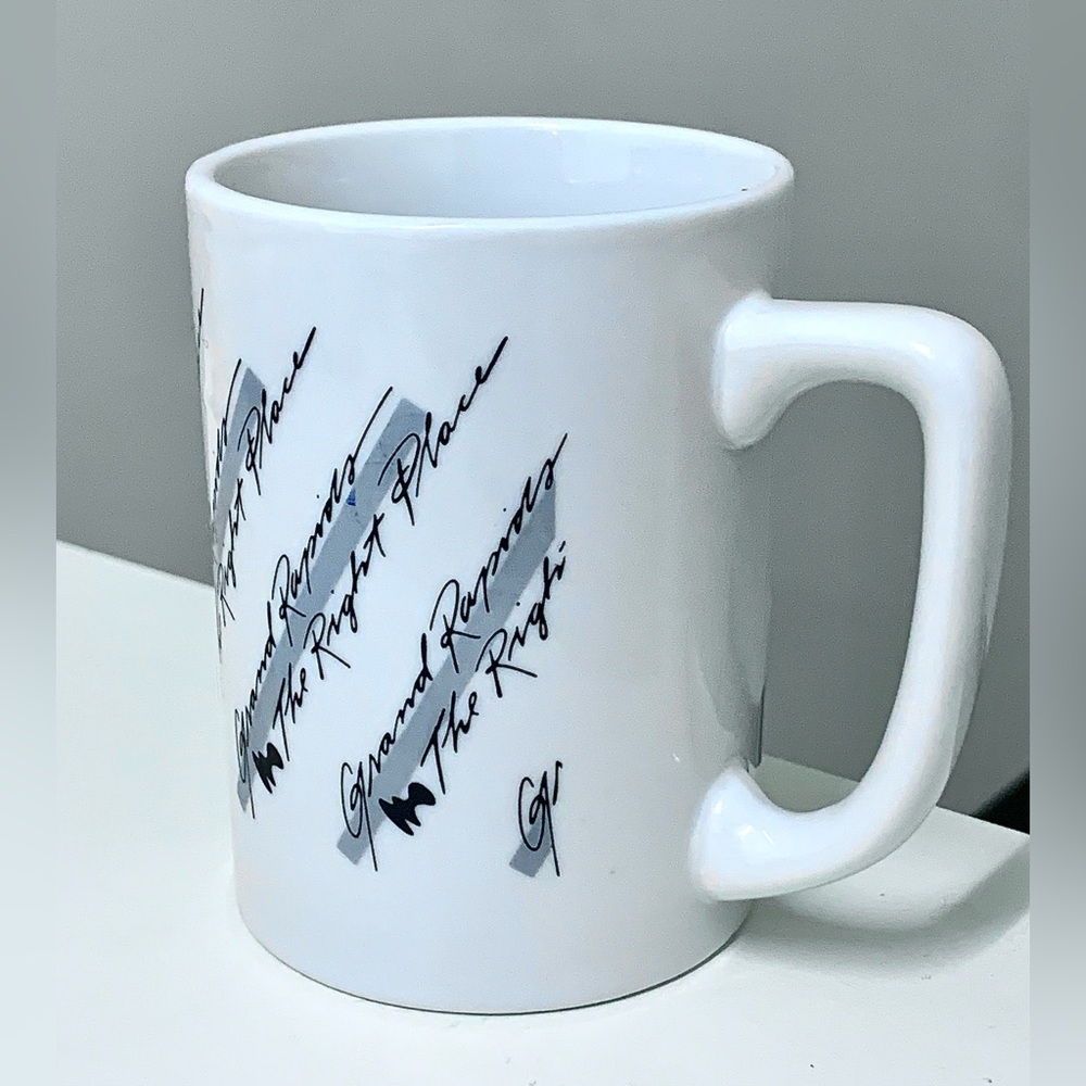 1980s Vintage Grand Rapids Michigan Calder Sculpture Illustration Coffee Mug